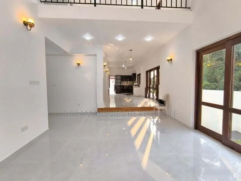 Super Luxury 3-Storey House for Sale – Thalawathugoda