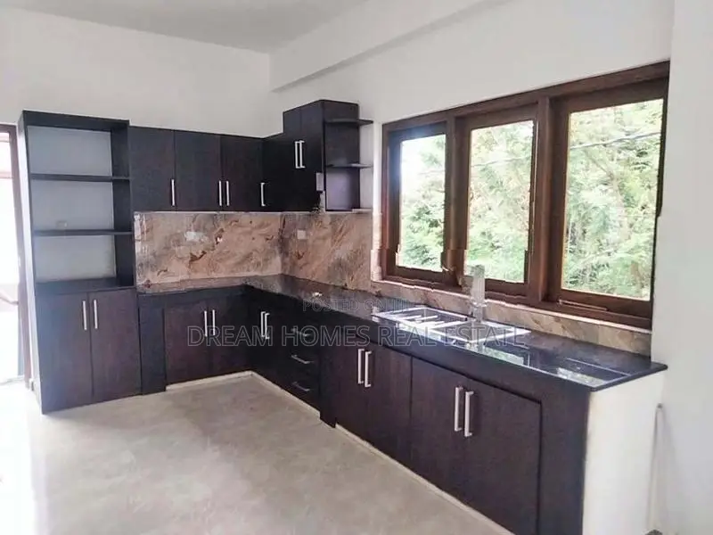 Super Luxury 3-Storey House for Sale – Thalawathugoda