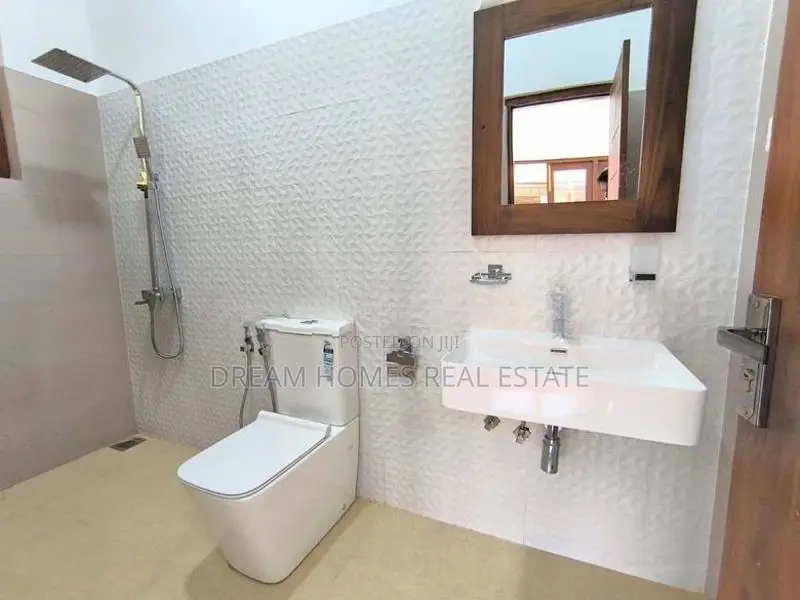 Super Luxury 3-Storey House for Sale – Thalawathugoda