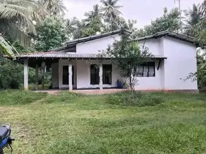 කුරුණෑගල ඉබ්බාගමුව පාන්ගොල්ල ප්‍රදේශයෙන් අලුතින් නිමකල නව නිවස