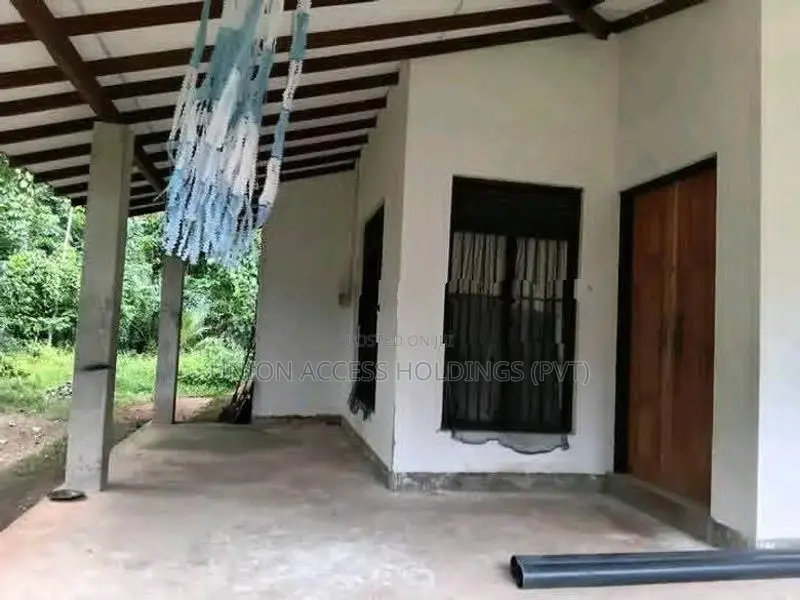 කුරුණෑගල ඉබ්බාගමුව පාන්ගොල්ල ප්‍රදේශයෙන් අලුතින් නිමකල නව නිවස