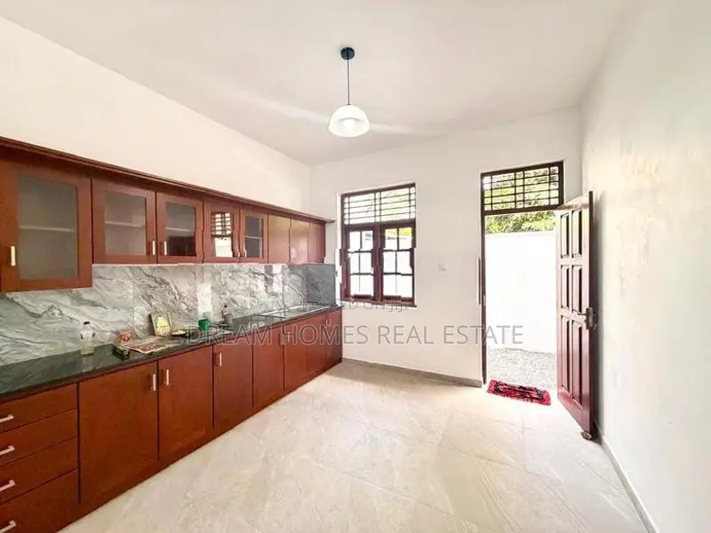 Modern 4 Bedroom House – Nugegoda