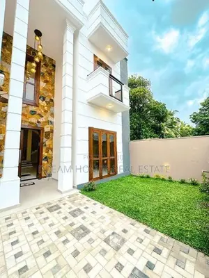 New Luxury Home with Rooftop Field View – Boralesgamuwa