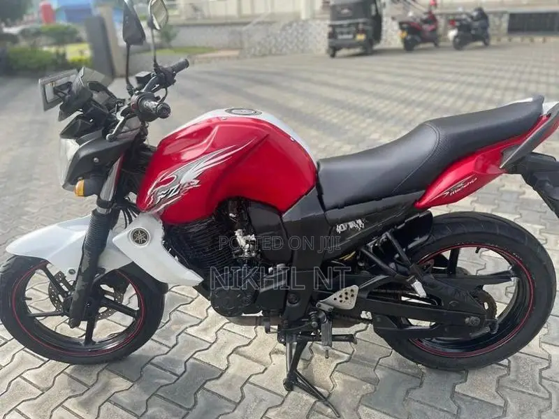 Yamaha FZ S 2012