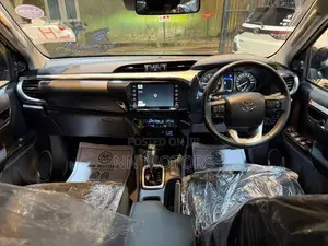 Toyota Hilux Rocco 2024