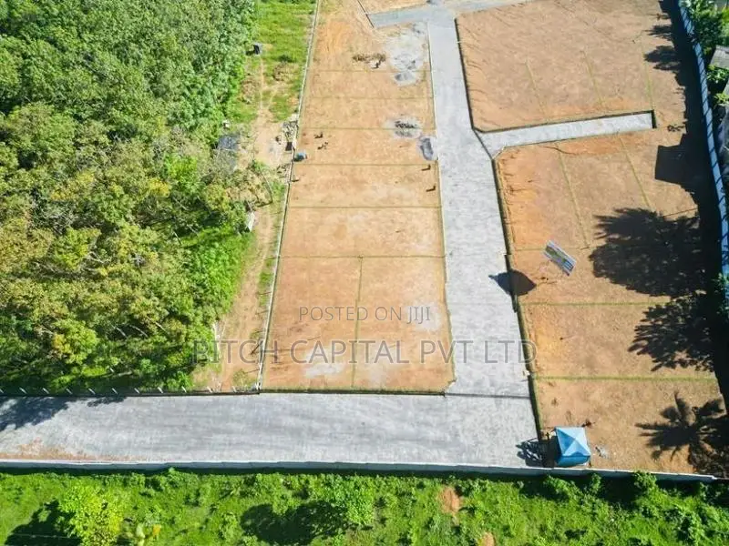කලුඅග්ගල Leisure World එකට මායිම ඇති වටිනා බිම් කොටසක්