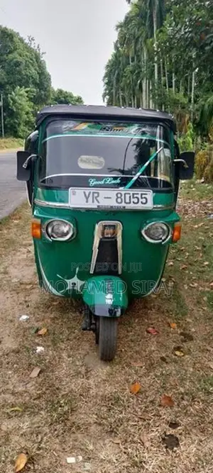 Bajaj RE 205 2011
