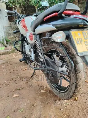 Bajaj V15 2016