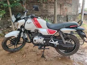 Bajaj V15 2016