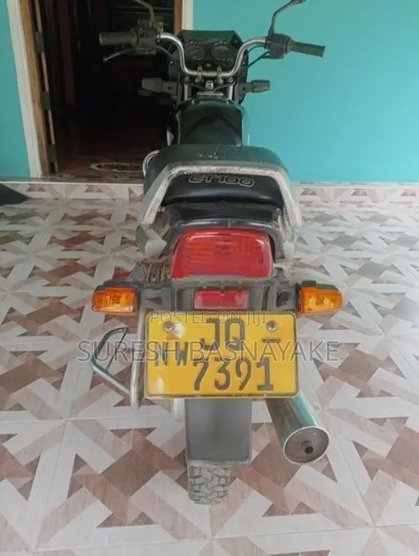 Bajaj CT100 2005