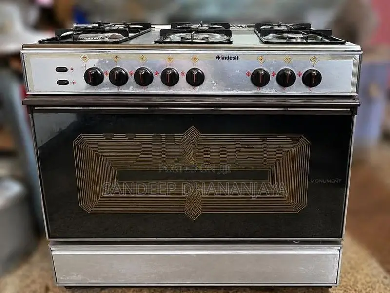 6 Burners with Gas Oven