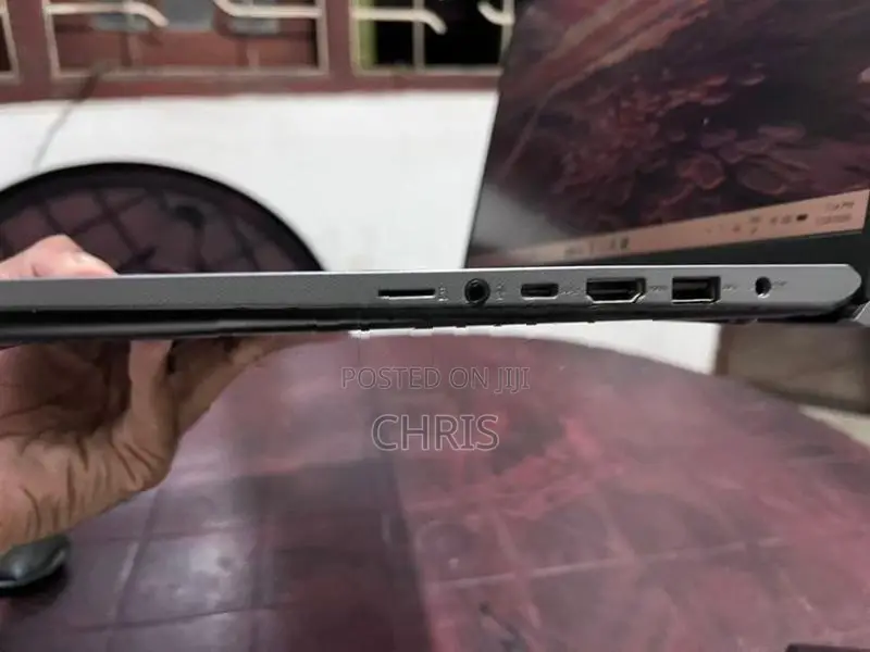 ASUS VivoBook 15