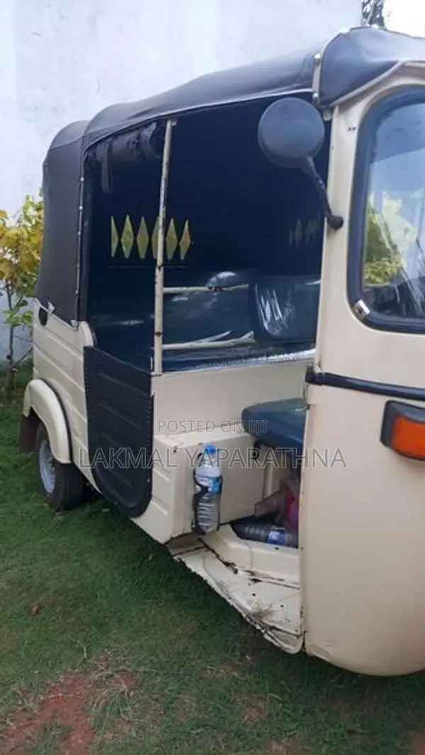 Bajaj RE 2005