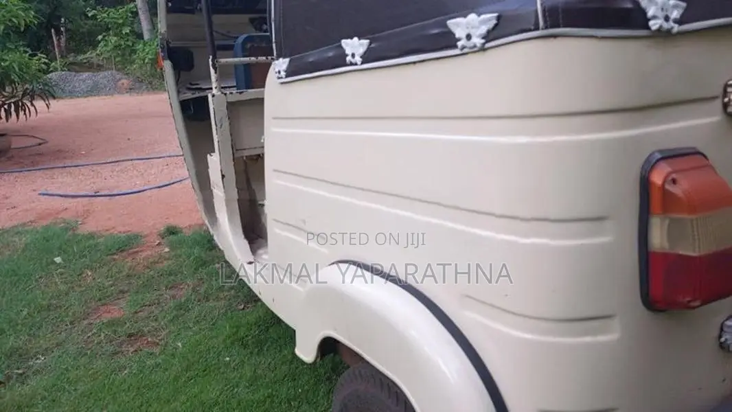 Bajaj RE 2005