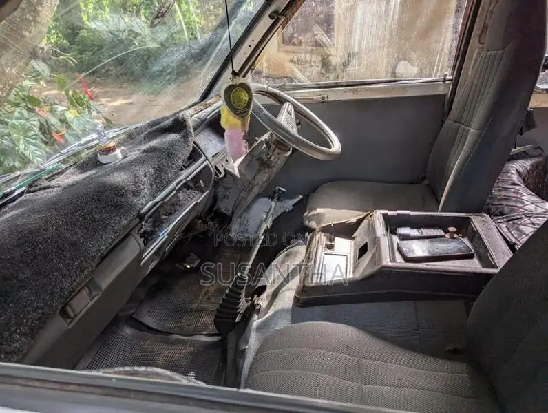 Nissan Vanette 1984