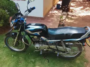 Bajaj CT100 2005