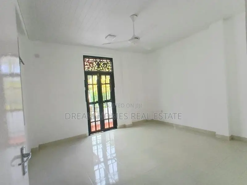 Spacious Luxury Home for Rent – Waththegedara Junction