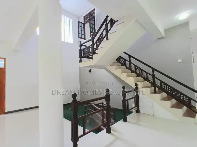 Spacious Luxury Home for Rent – Waththegedara Junction