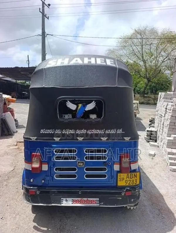 Bajaj RE 2016
