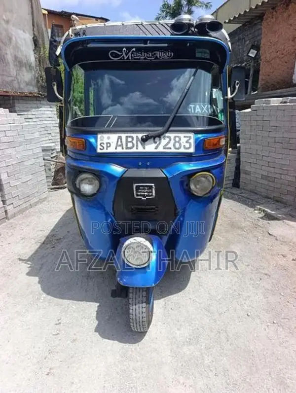 Bajaj RE 2016