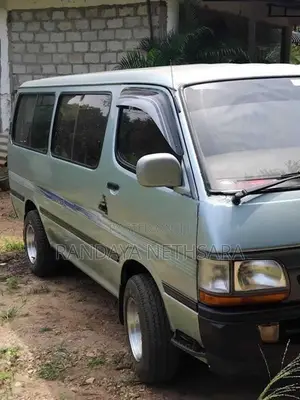 Toyota Dolphin 1998