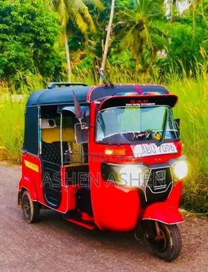 Bajaj RE 2017