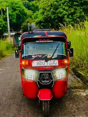 Bajaj RE 2017