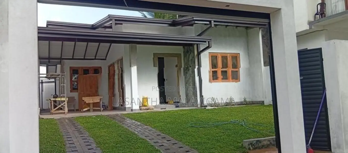 10 Perch Brand New Single Storey House for sale in Athurugiriya