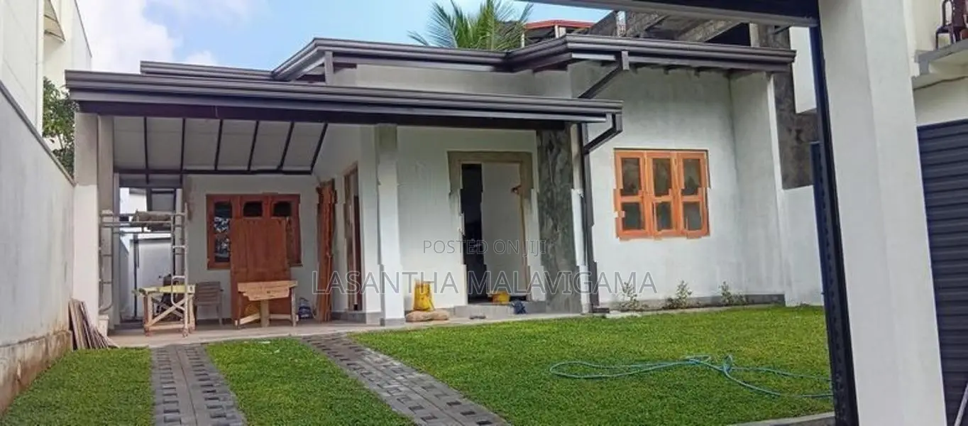 10 Perch Brand New Single Storey House for sale in Athurugiriya