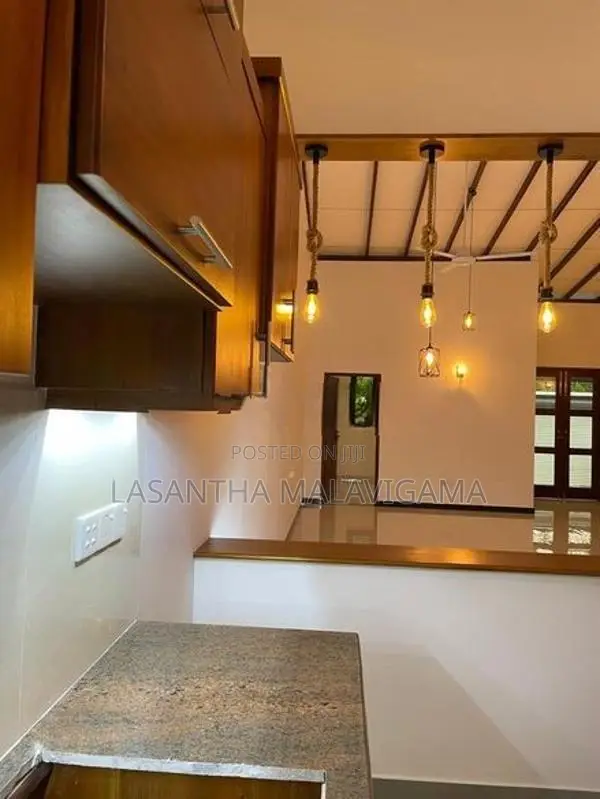 10 Perch Brand New Single Storey House for sale in Athurugiriya