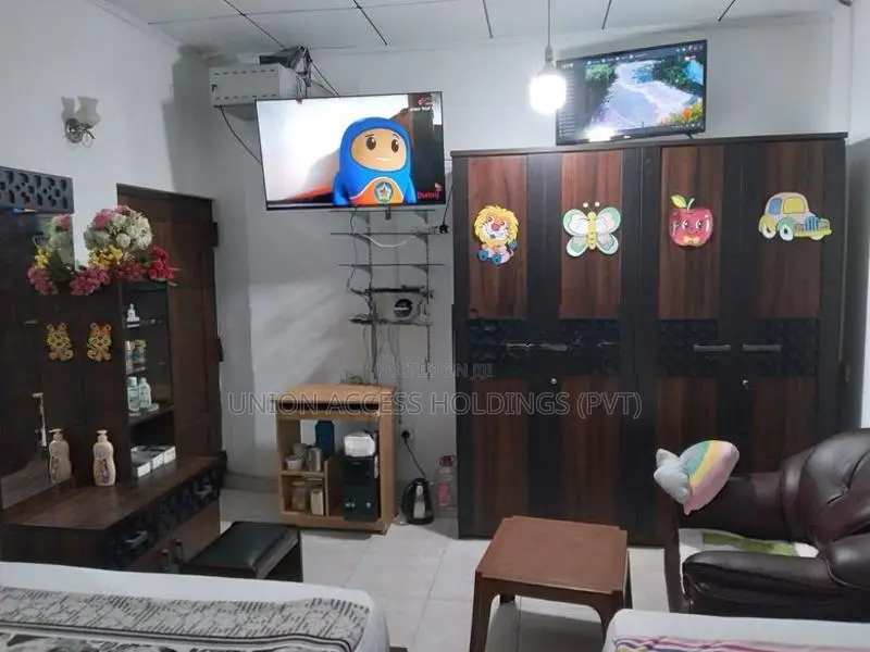කුරුණෑගල මහ නගරසබා සීමාවේ නවීන පන්නයේ සියලු පහසුකම් සහිත දෙමහල් නිවස