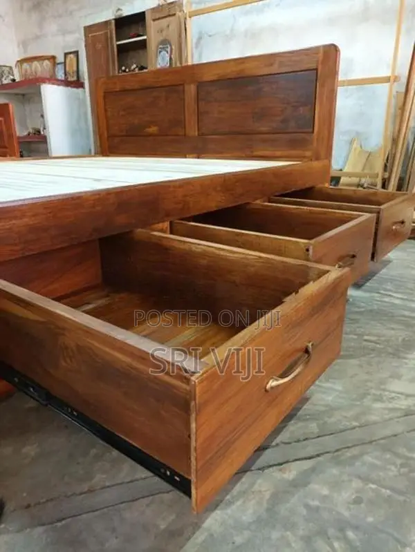 King Size 6 × 6½ Bed Teak Wood