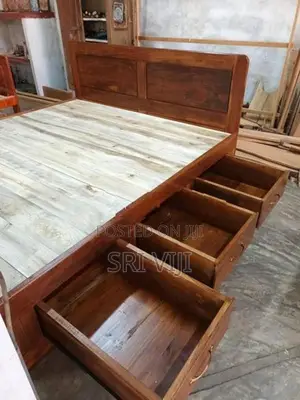 King Size 6 × 6½ Bed Teak Wood