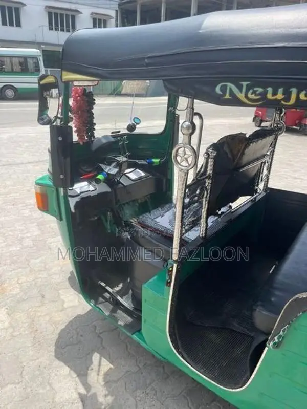 Bajaj RE 2012