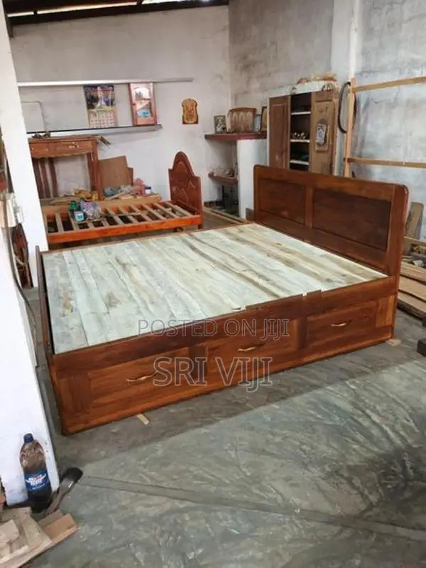 King Size 6 × 6½ Bed Teak Wood