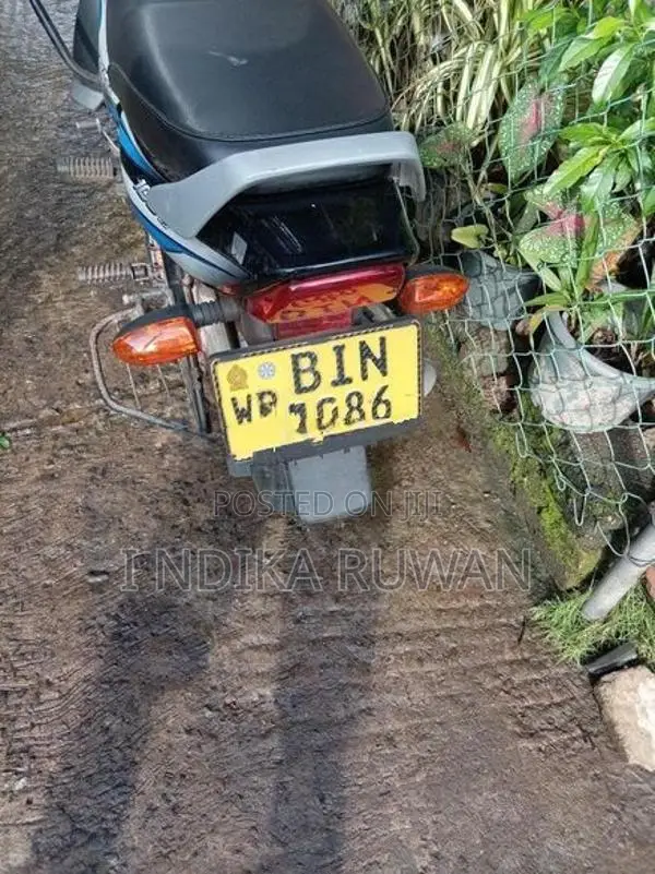 Bajaj CT100 2019