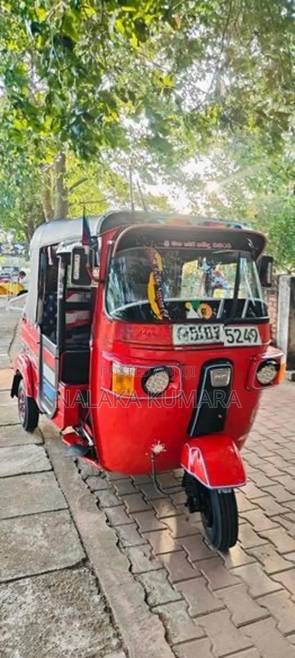 Bajaj RE 2012