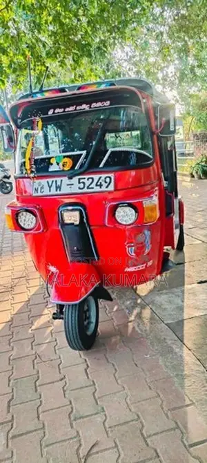 Bajaj RE 2012