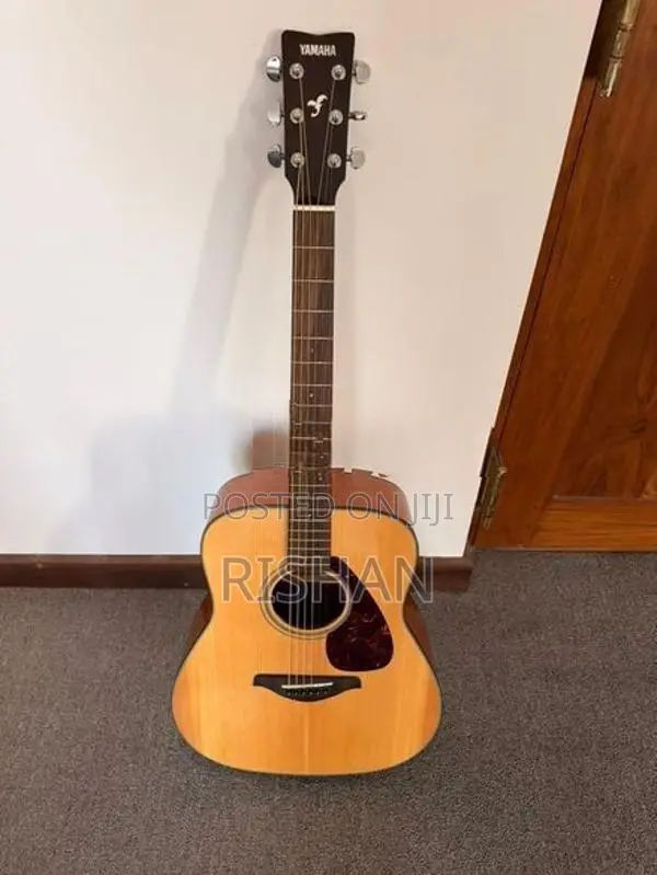 Yamaha FG700S Guitar