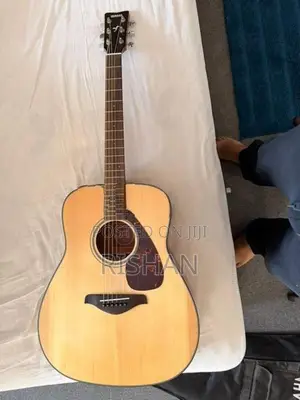 Yamaha FG700S Guitar