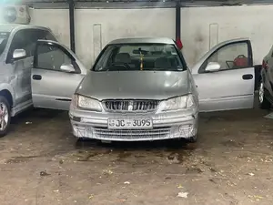 Nissan Sunny 2000