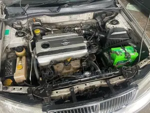 Nissan Sunny 2000