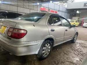 Nissan Sunny 2000