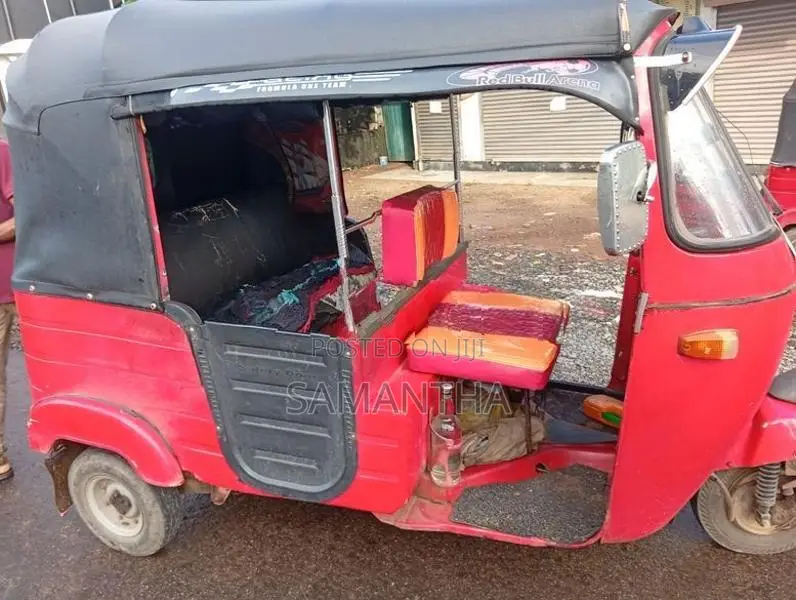 Bajaj RE 2001