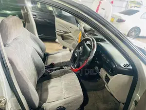 Nissan Sunny 2000