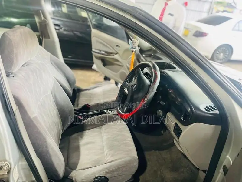 Nissan Sunny 2000