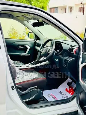 Toyota Raize Hybrid Black Top 2026