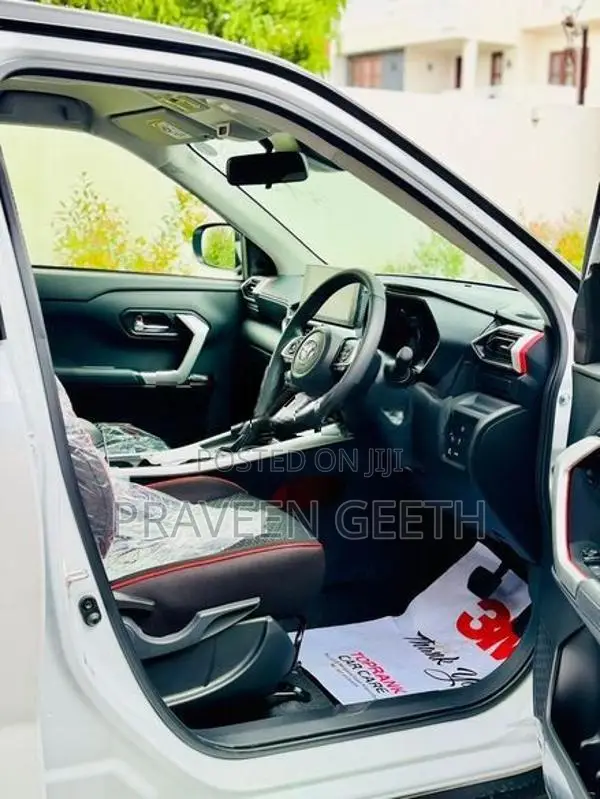 Toyota Raize Hybrid Black Top 2026