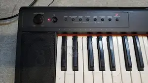 Yamaha NP 11 Piano Keyboard