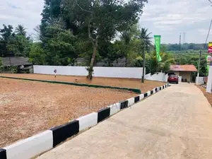 කැකනදුරෙන් ඉඩමක්